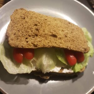 90 seconds keto bread on plate with lettuce and tomato