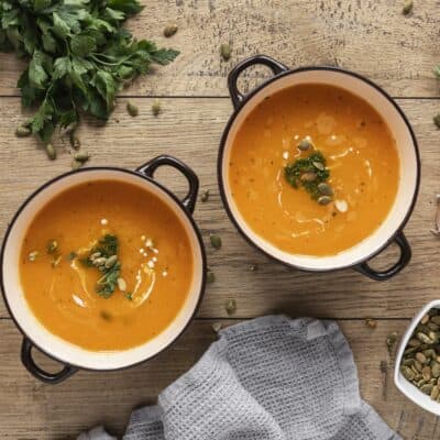 low-carb pumpkin spice soup in two bowls