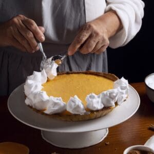 low-carb pumpkin pie with whipped cream